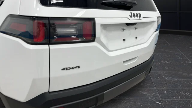 New 2026 Bright White Clear-Coat Exterior Paint Jeep Laredo image 37