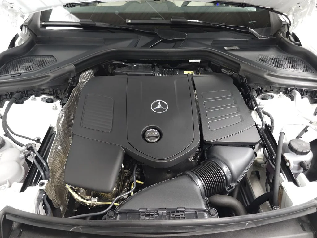 Certified Used 2026 Polar White Mercedes-Benz GLC 300 image 31