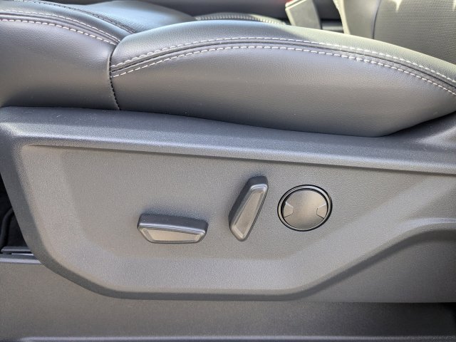 New 2025 Star White Metallic Tri-Coat Ford Platinum® MAX image 15