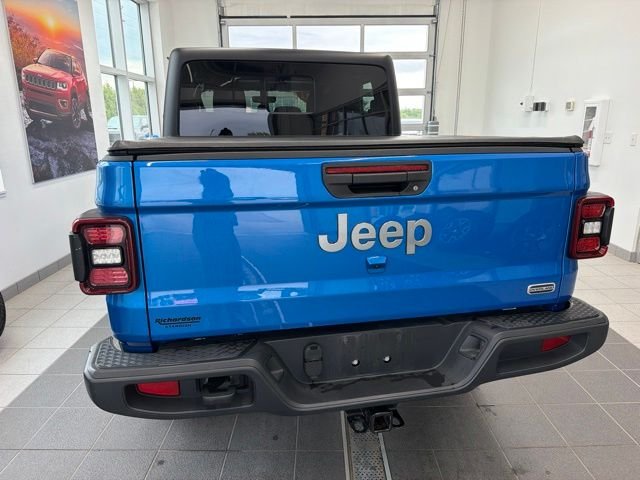 Used 2022 Blue Jeep Overland image 4