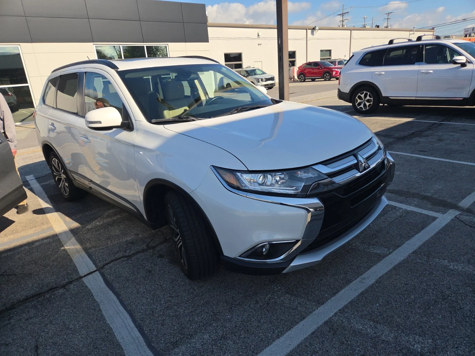 Used 2016 White Mitsubishi SEL image 3