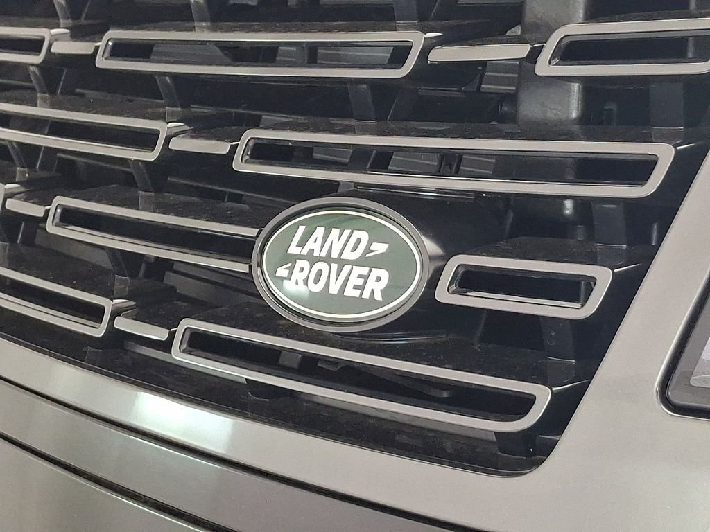 New 2026 Santorini Black Metallic Land Rover SE image 23