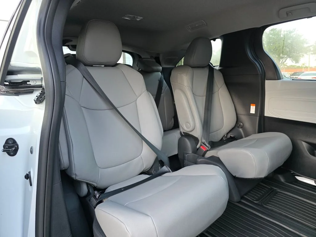 New 2026 Wind Chill Pearl <sup>1</sup> Toyota  XLE image 18