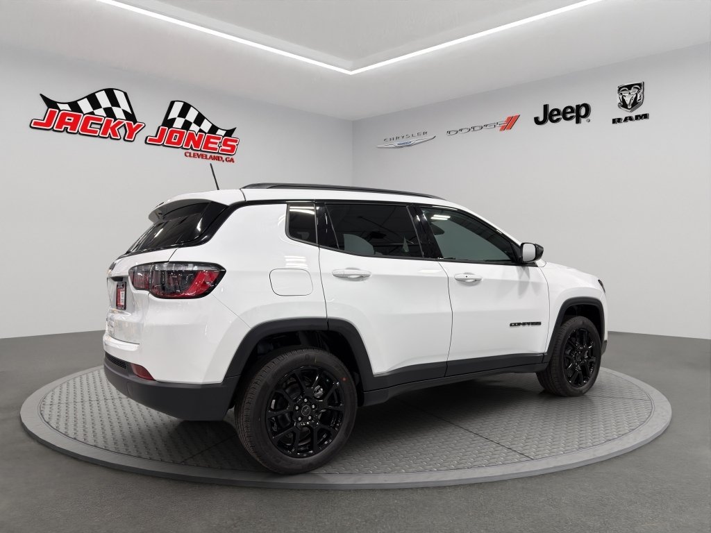 New 2026 Bright White Clear-Coat Exterior Paint Jeep Latitude Altitude image 10