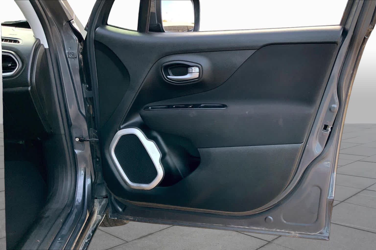 Used 2021 Graphite Gray Jeep Latitude image 23