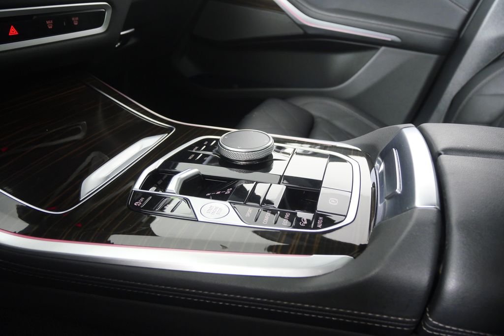 Used 2024 Black Sapphire Metallic BMW xDrive40i image 27