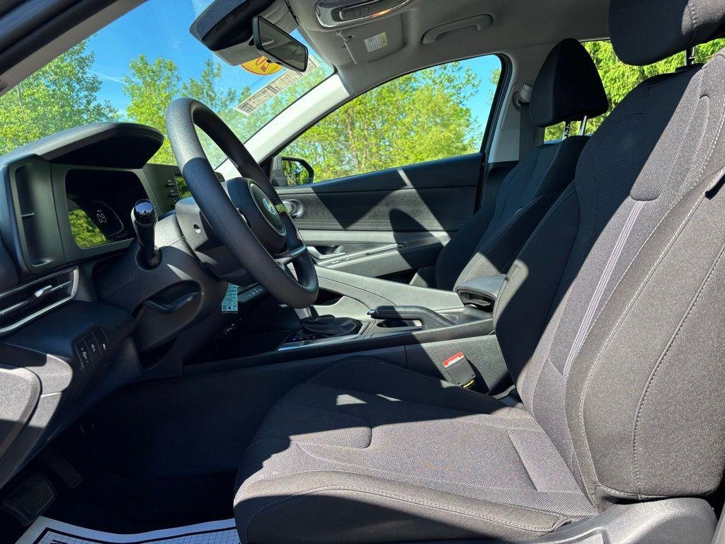 New 2026 Gray Hyundai SE image 9