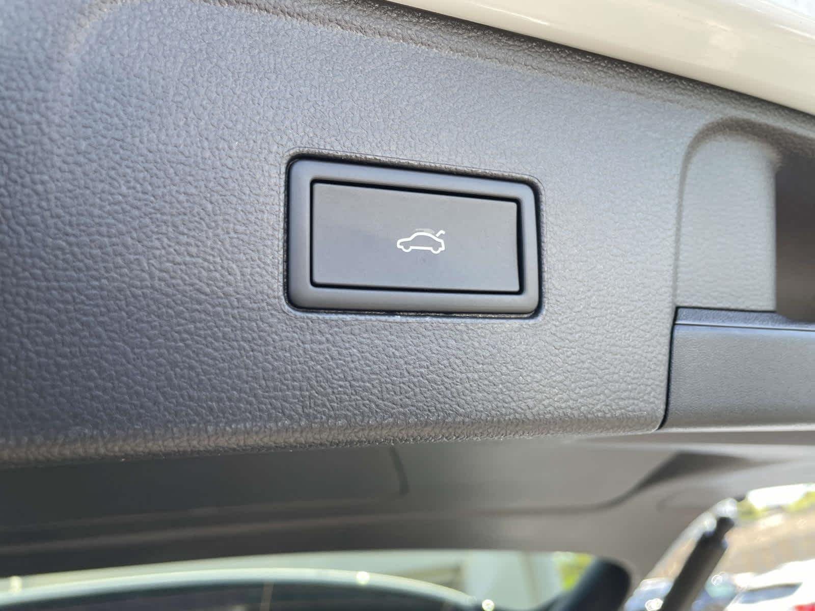 New 2026 Opal White Pearl Volkswagen 2.0T Peak Edition image 19