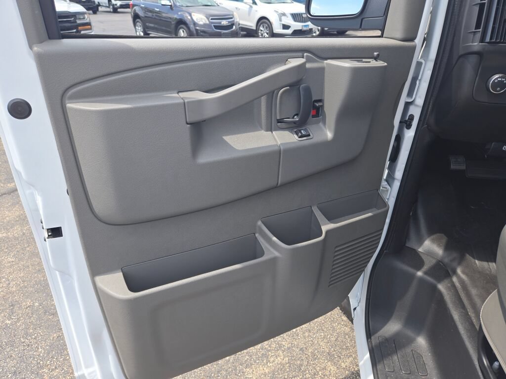 2025 Chevrolet Express Cargo Work Van - Photo 19