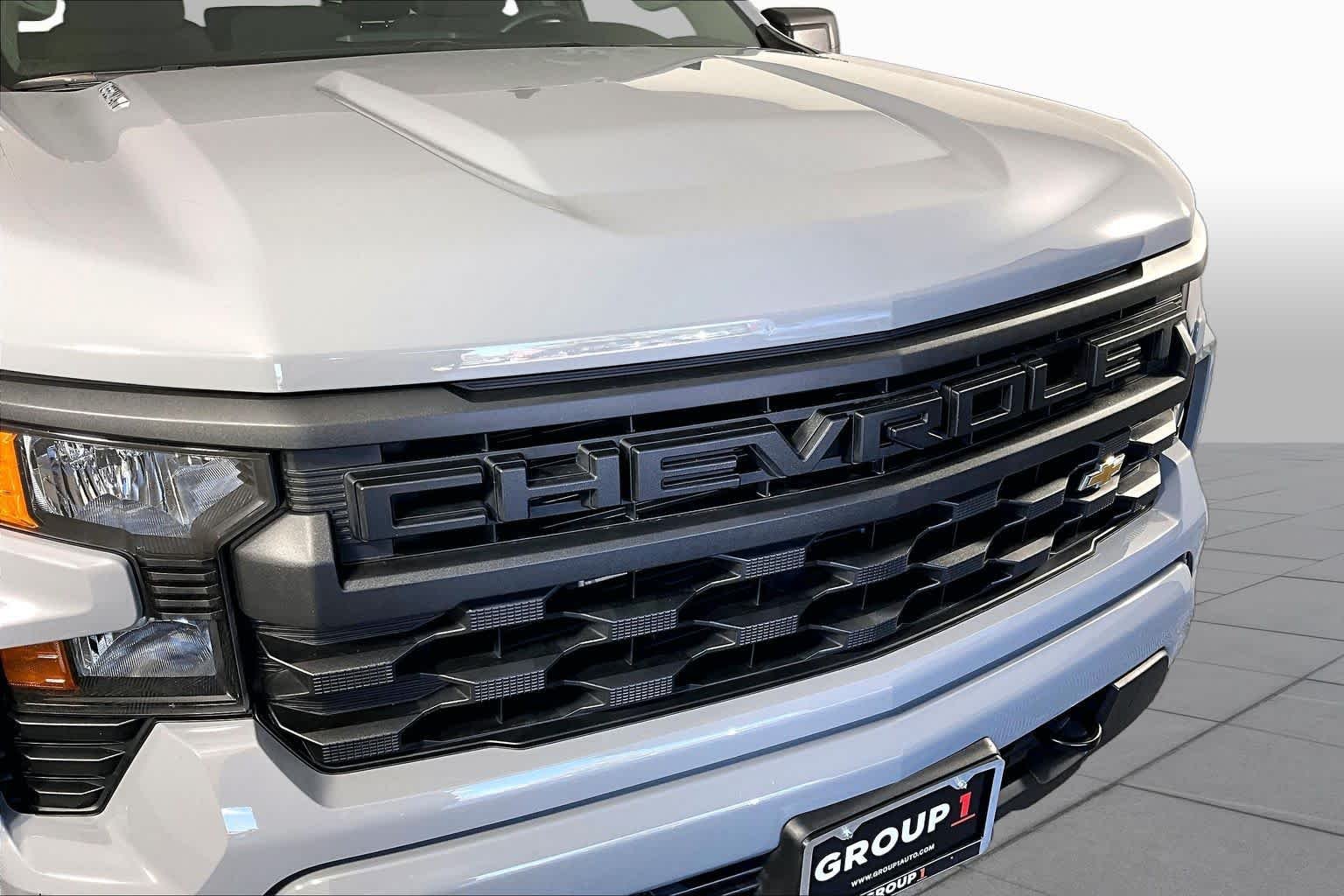 Used 2024 Slate Gray Metallic Chevrolet Custom image 27