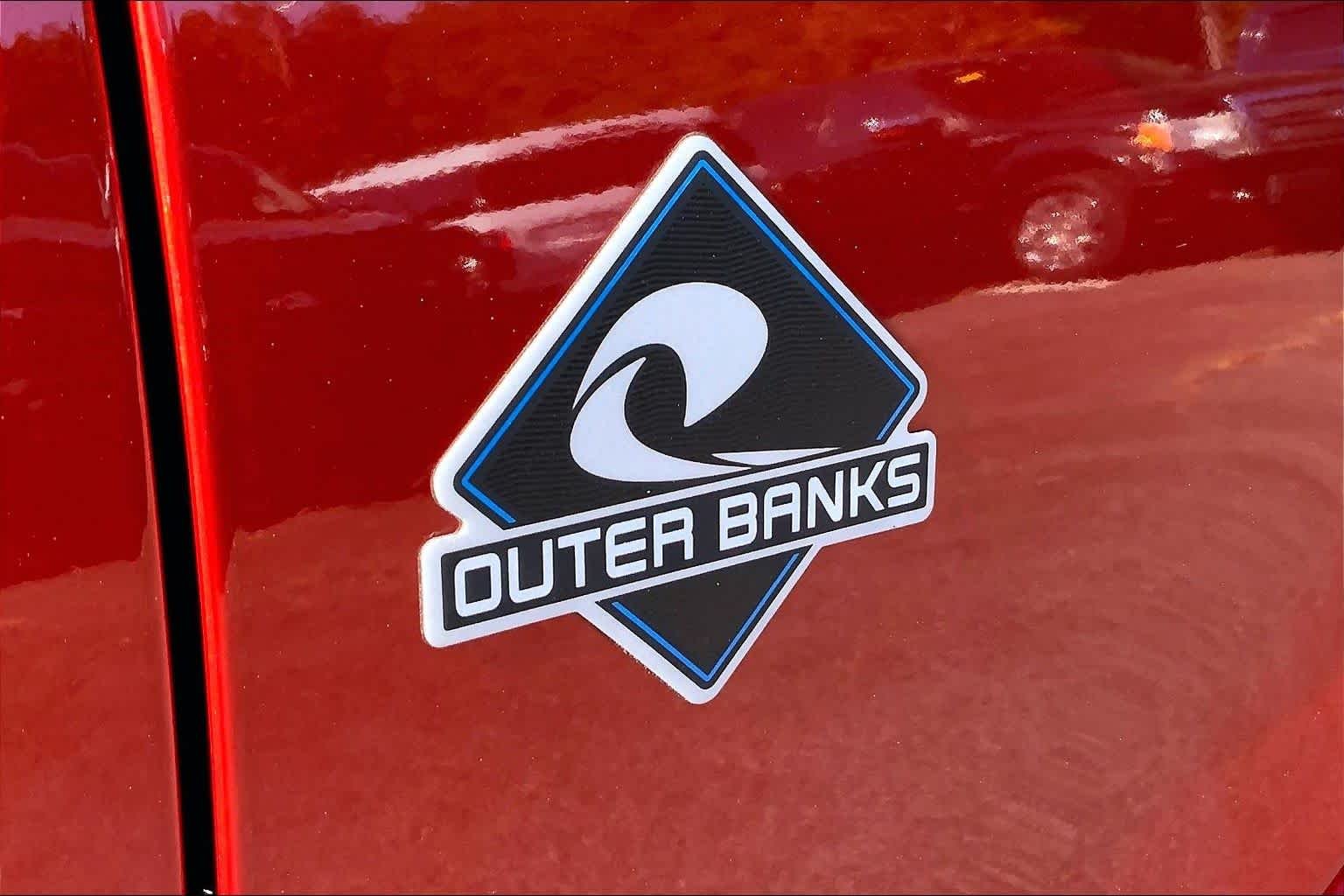Used 2022 Hot Pepper Red Metallic Tinted Clearcoat Ford Outer Banks image 9