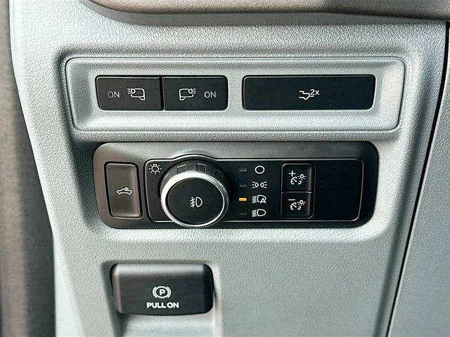 Used 2024 Silver Ford XLT image 10