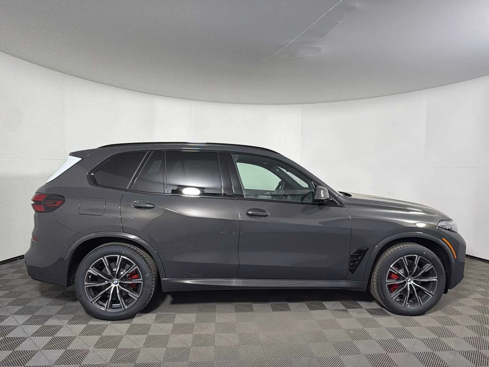 New 2026 Dravit Grey Metallic BMW xDrive40i image 8