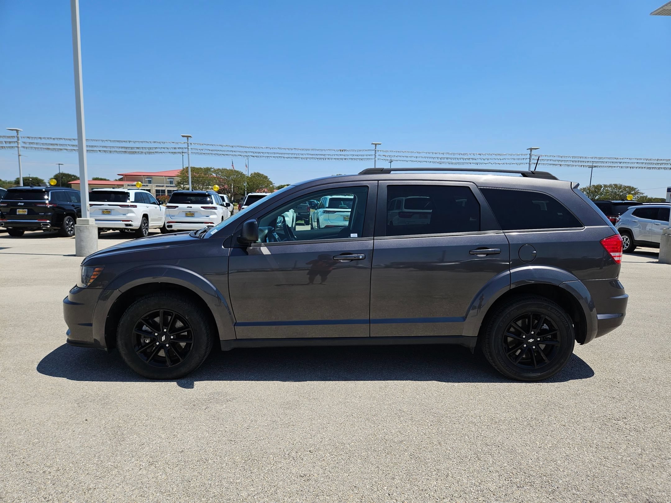 Used 2020 Granite Pearlcoat Dodge SE Value image 6