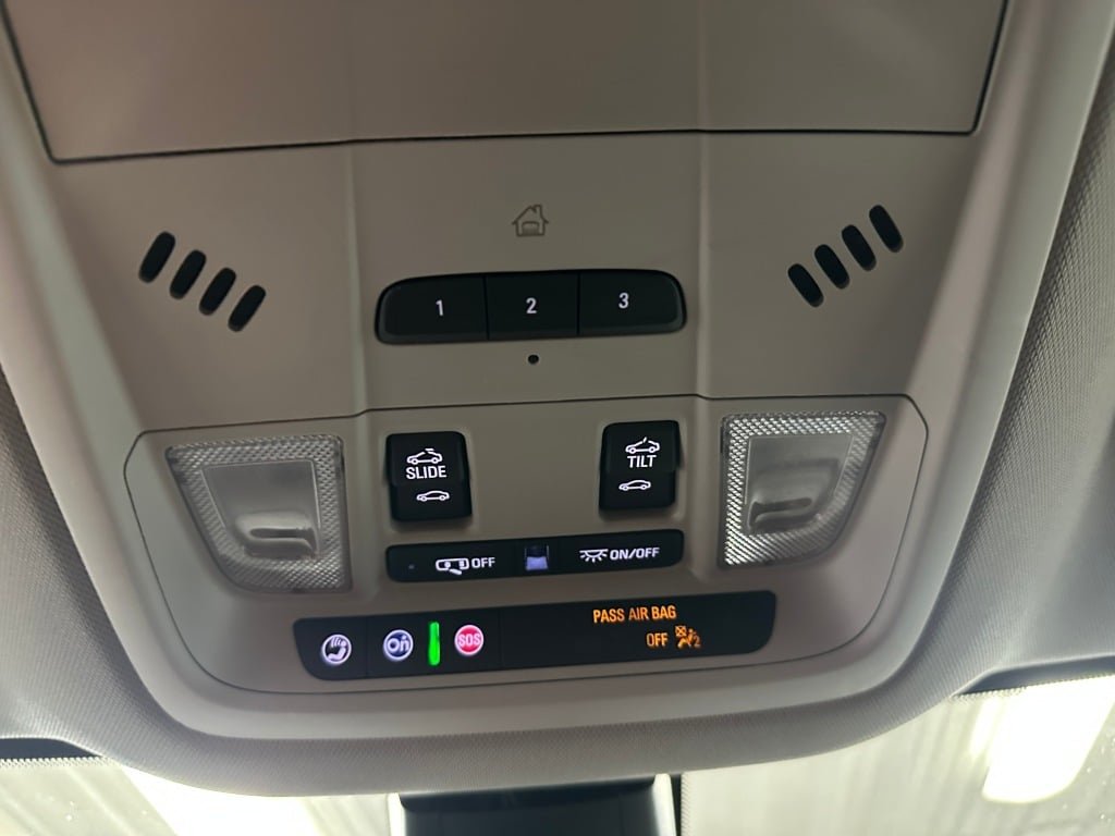 Used 2021 White Frost Tricoat Buick Avenir image 20