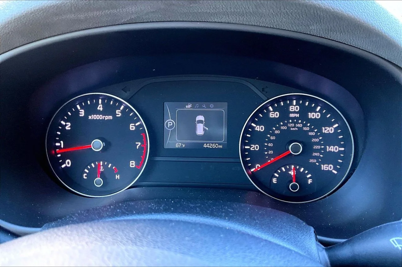 Used 2017 White Kia LX image 9