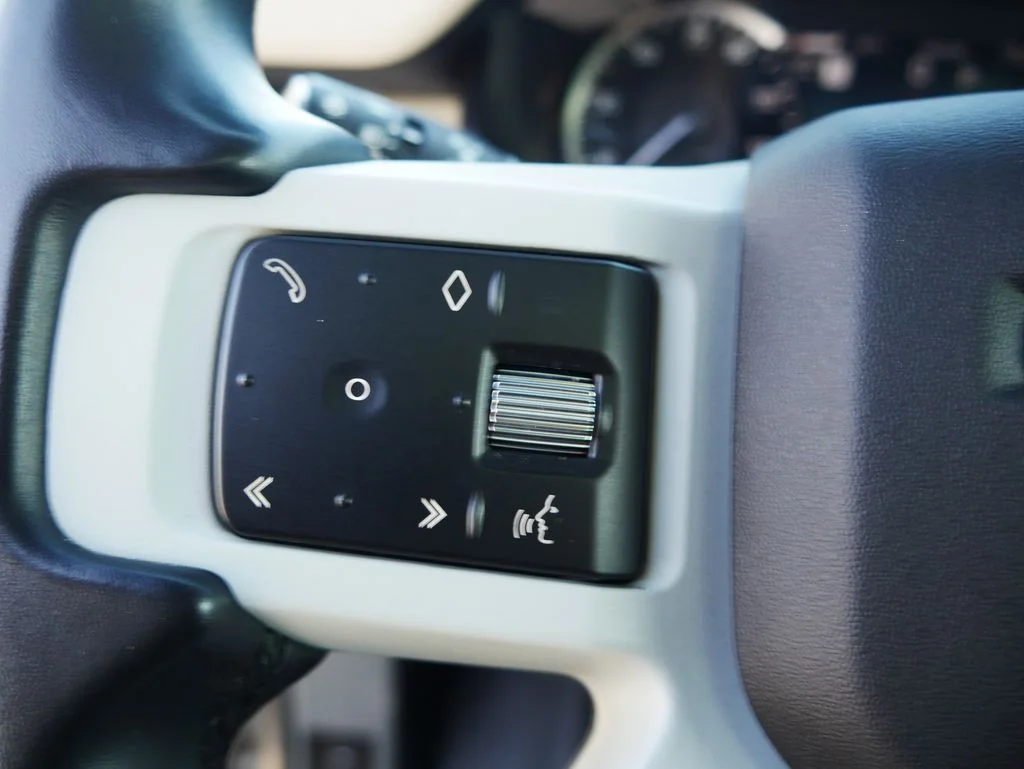 Used 2023  Land Rover X-Dynamic SE image 35