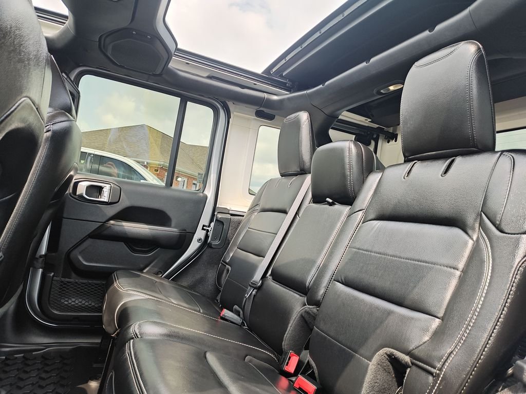 Used 2021 Silver Jeep Unlimited Sahara image 14