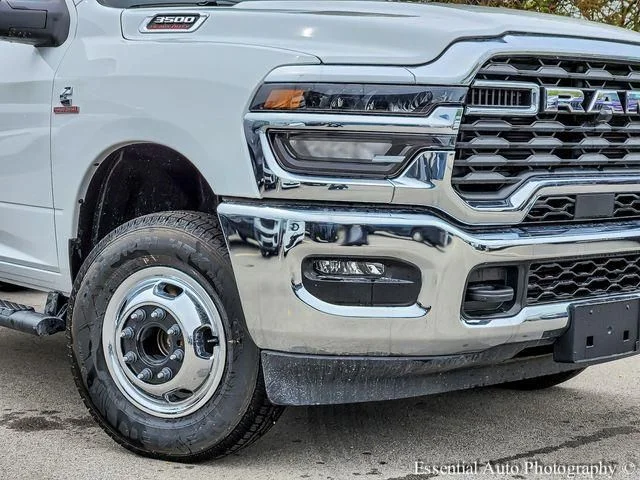 New 2026 Bright White Clear-Coat Exterior Paint RAM Tradesman image 3