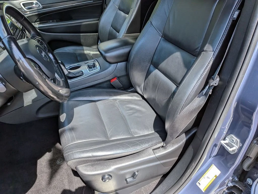 Used 2020 Blue Jeep Limited image 25