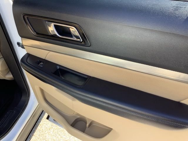 Used 2016 Oxford White Ford Base image 17