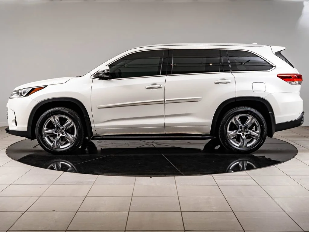 Used 2017 Blizzard Pearl Toyota Limited image 5