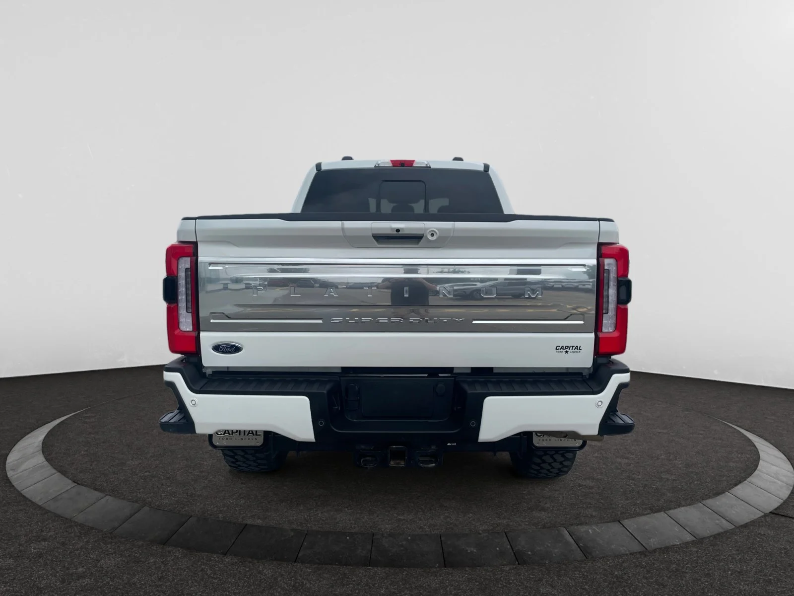 Used 2024  Ford PLATINUM SuperCrew image 4