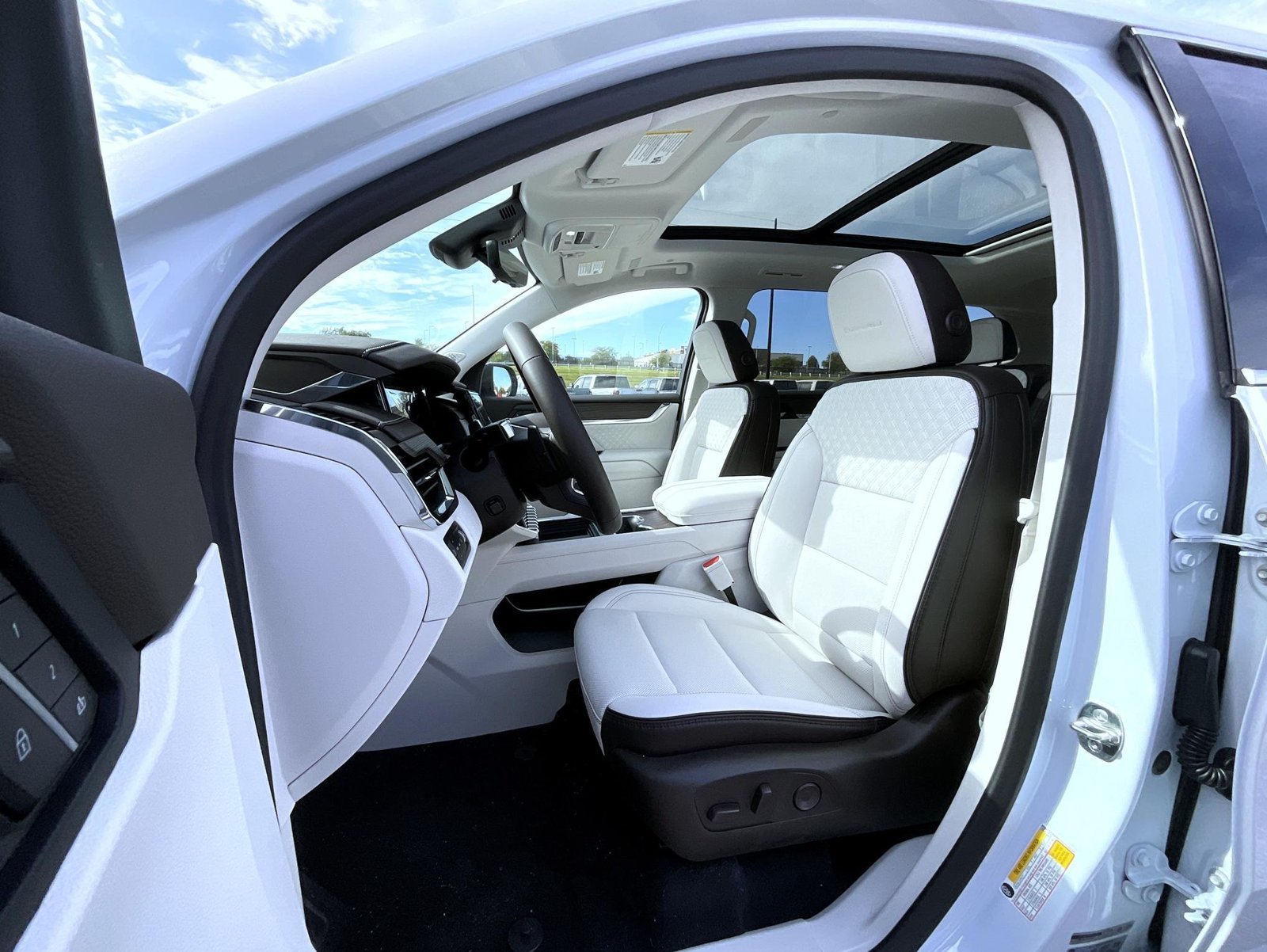 2027 GMC Acadia Denali - Photo 10
