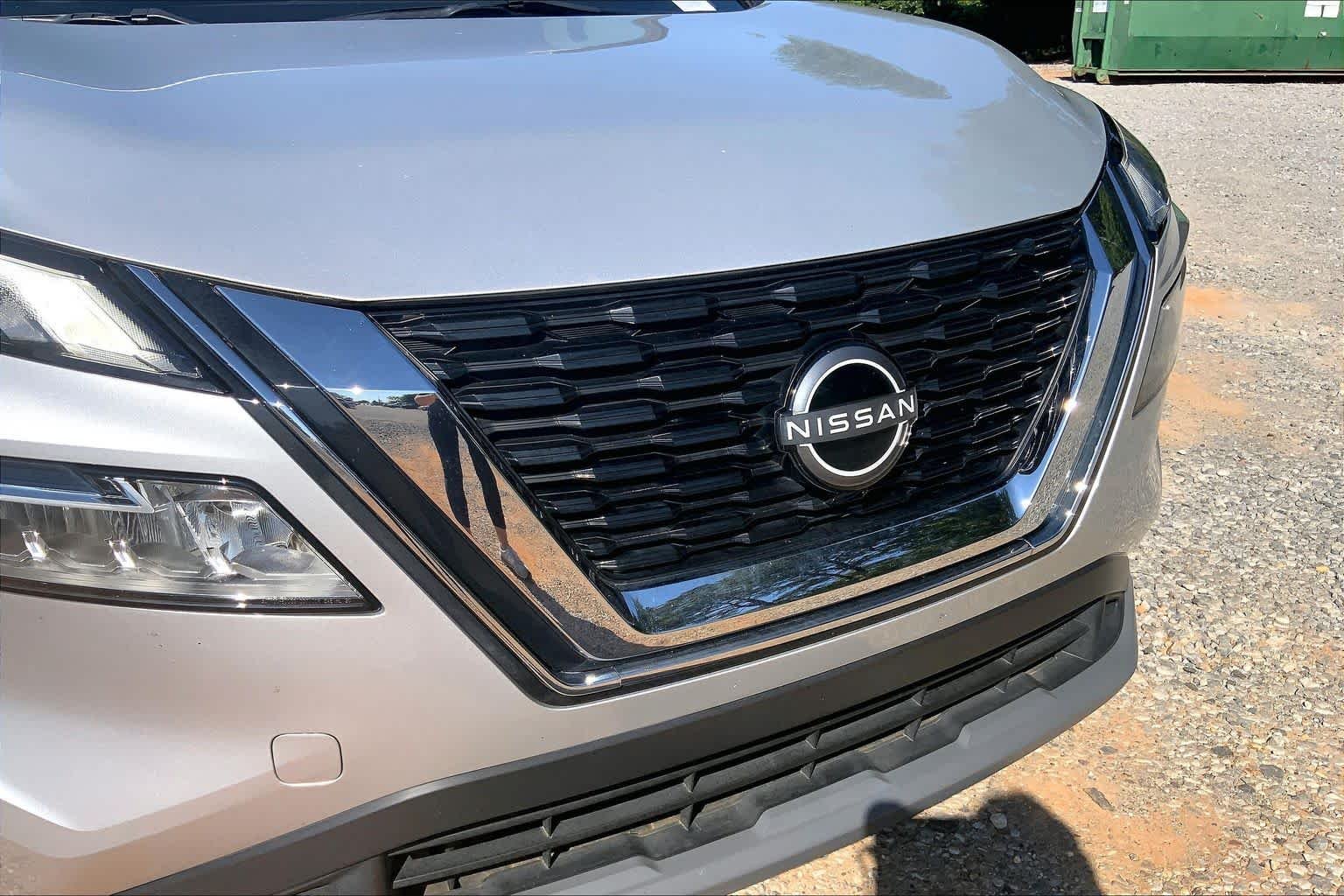 Used 2023 Brilliant Silver Metallic Nissan SV image 32