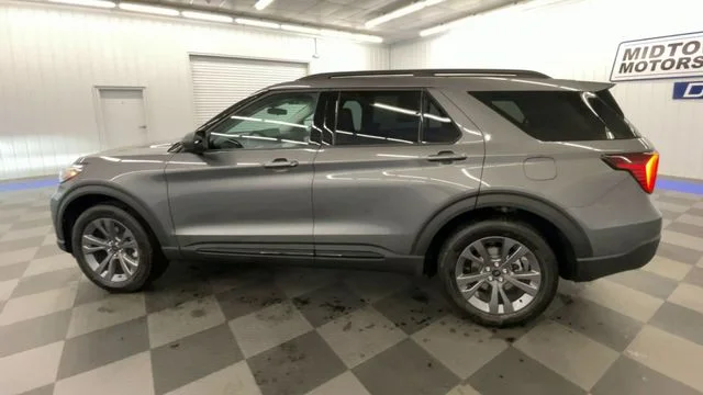 New 2026 Carbonized Gray Metallic Ford Active image 5