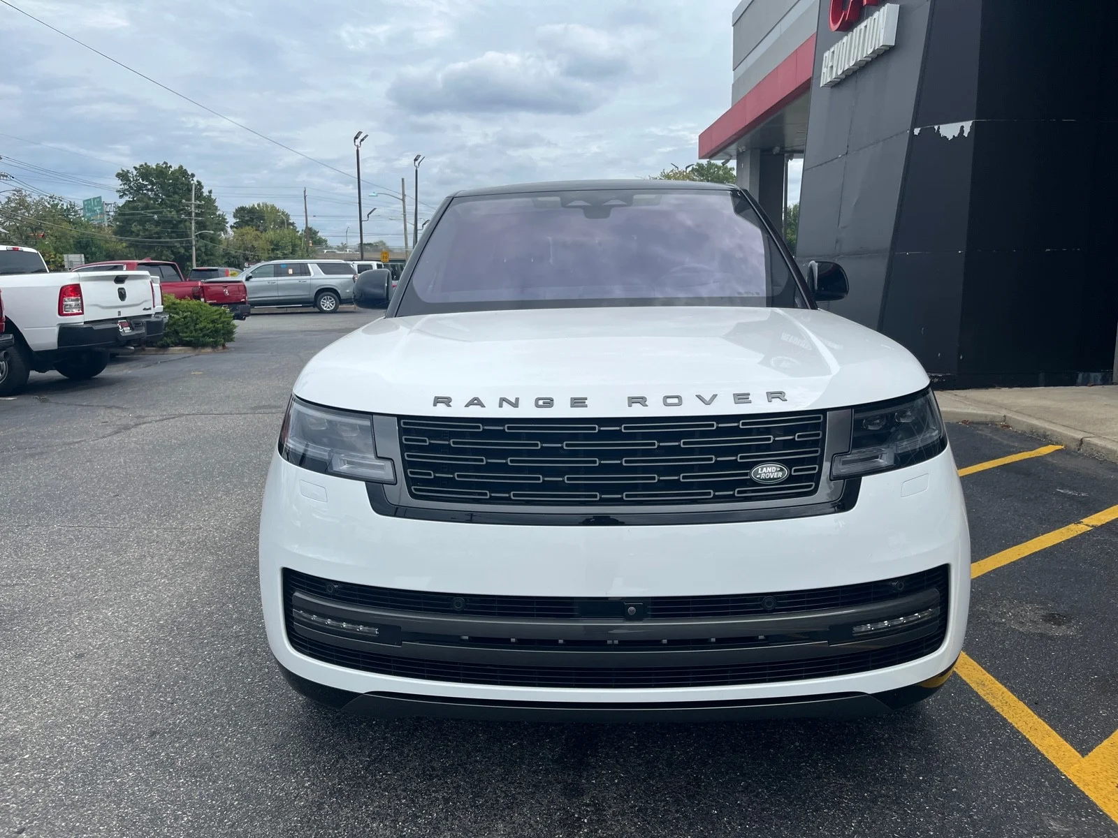 Used 2022 Fuji White Land Rover SE AWD image 2