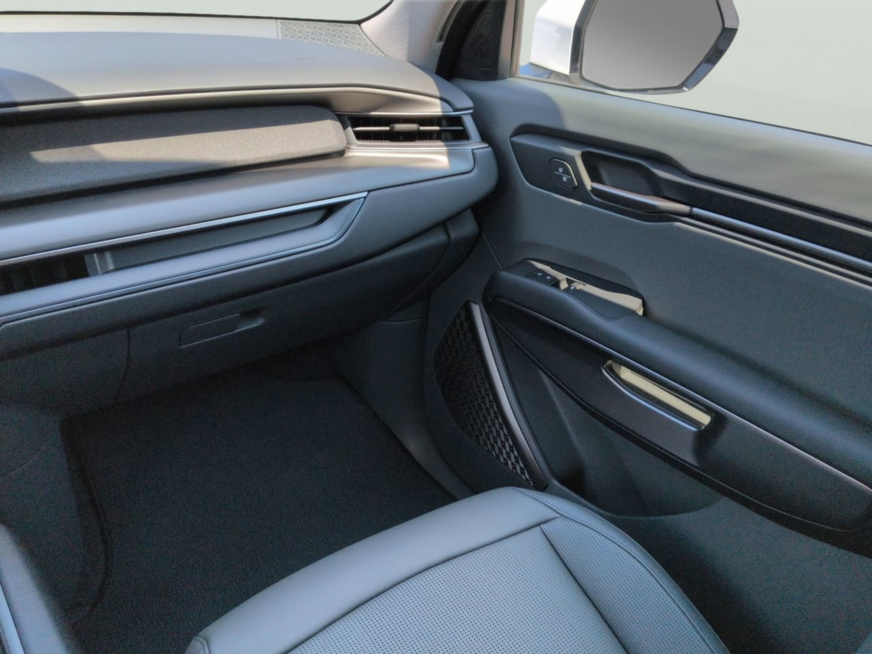New 2026 Glacial White Pearl Kia Light RWD image 16