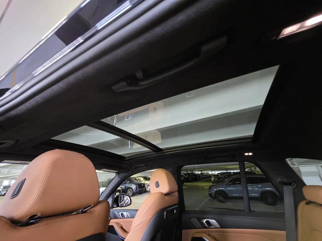 New 2026 Carbon Black Metallic BMW xDrive50e image 11