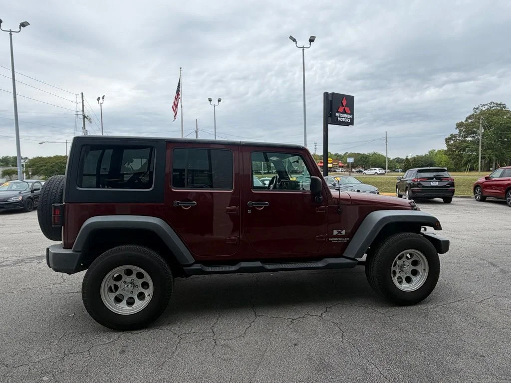 Used 2008 Red Jeep Unlimited X image 6