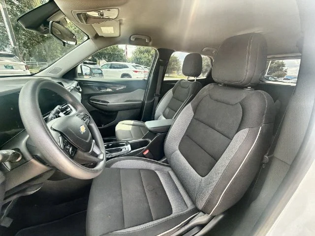 Certified Used 2025 Summit White Chevrolet LT image 18