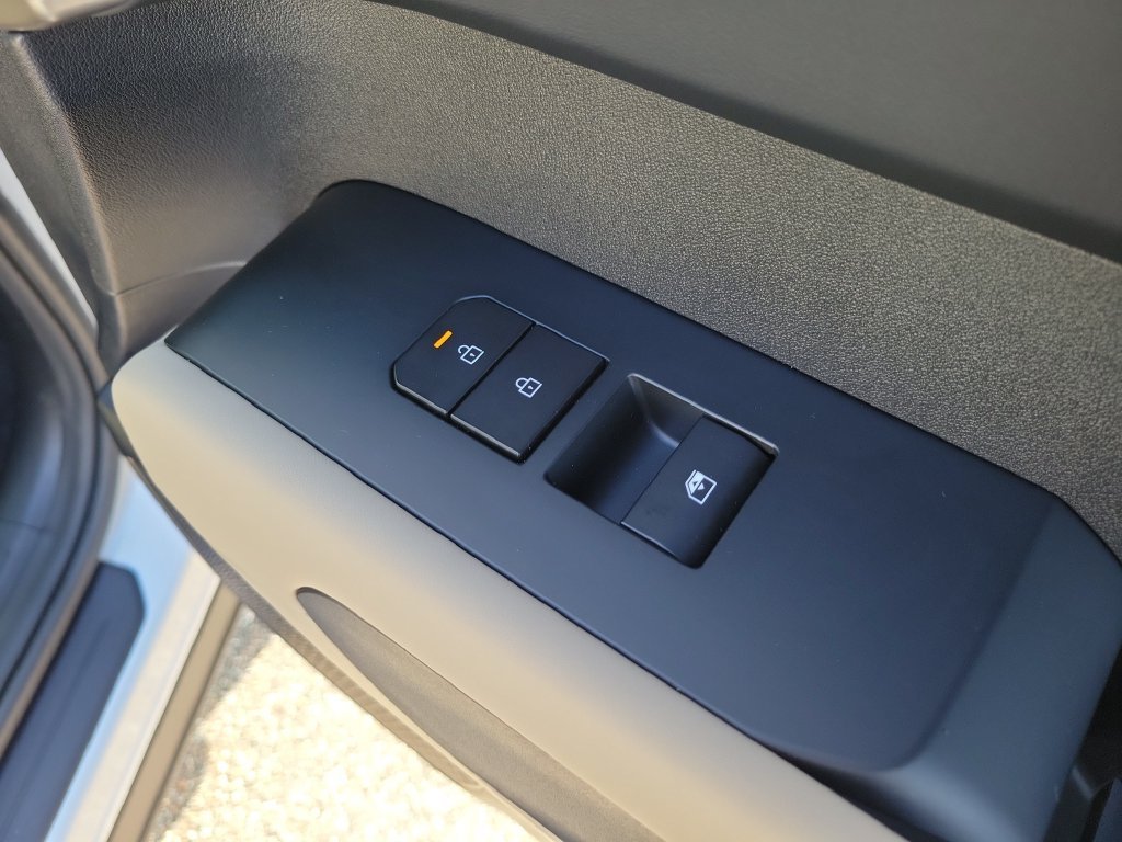 New 2027 Glacial White Pearl Kia EX image 11
