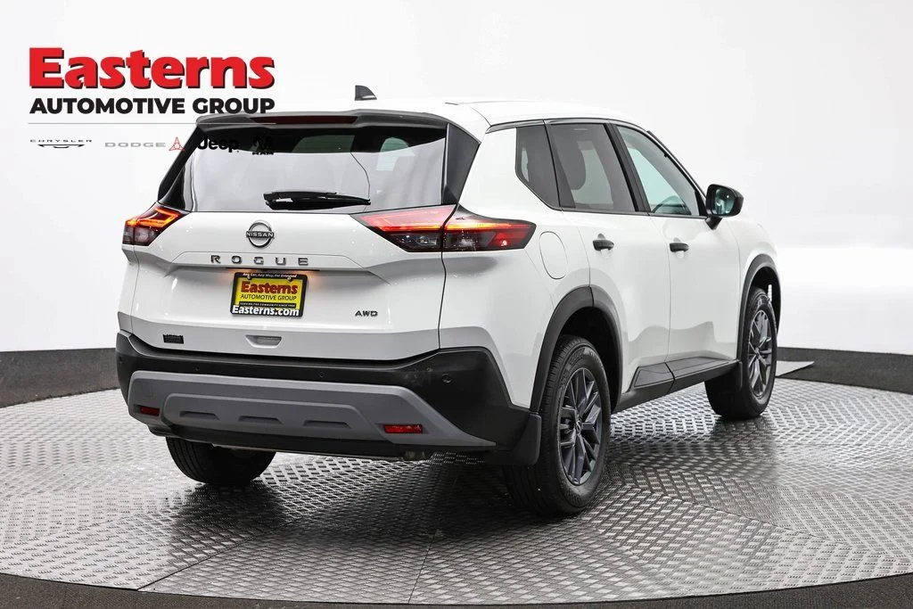 Used 2023 White Nissan S image 6