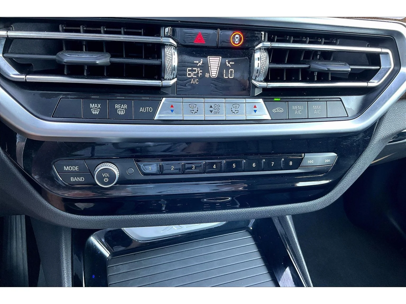 Used 2024  BMW sDrive30i image 21