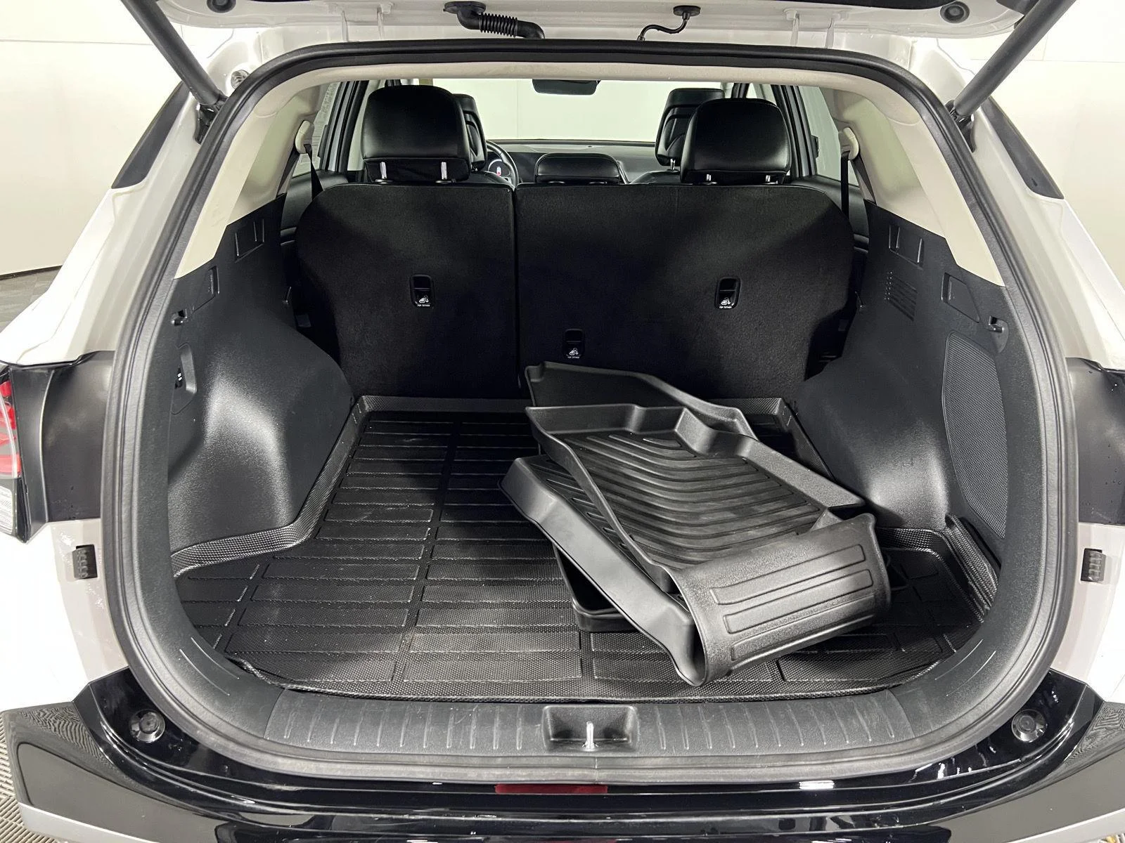 Used 2024  Kia SX-Prestige image 9
