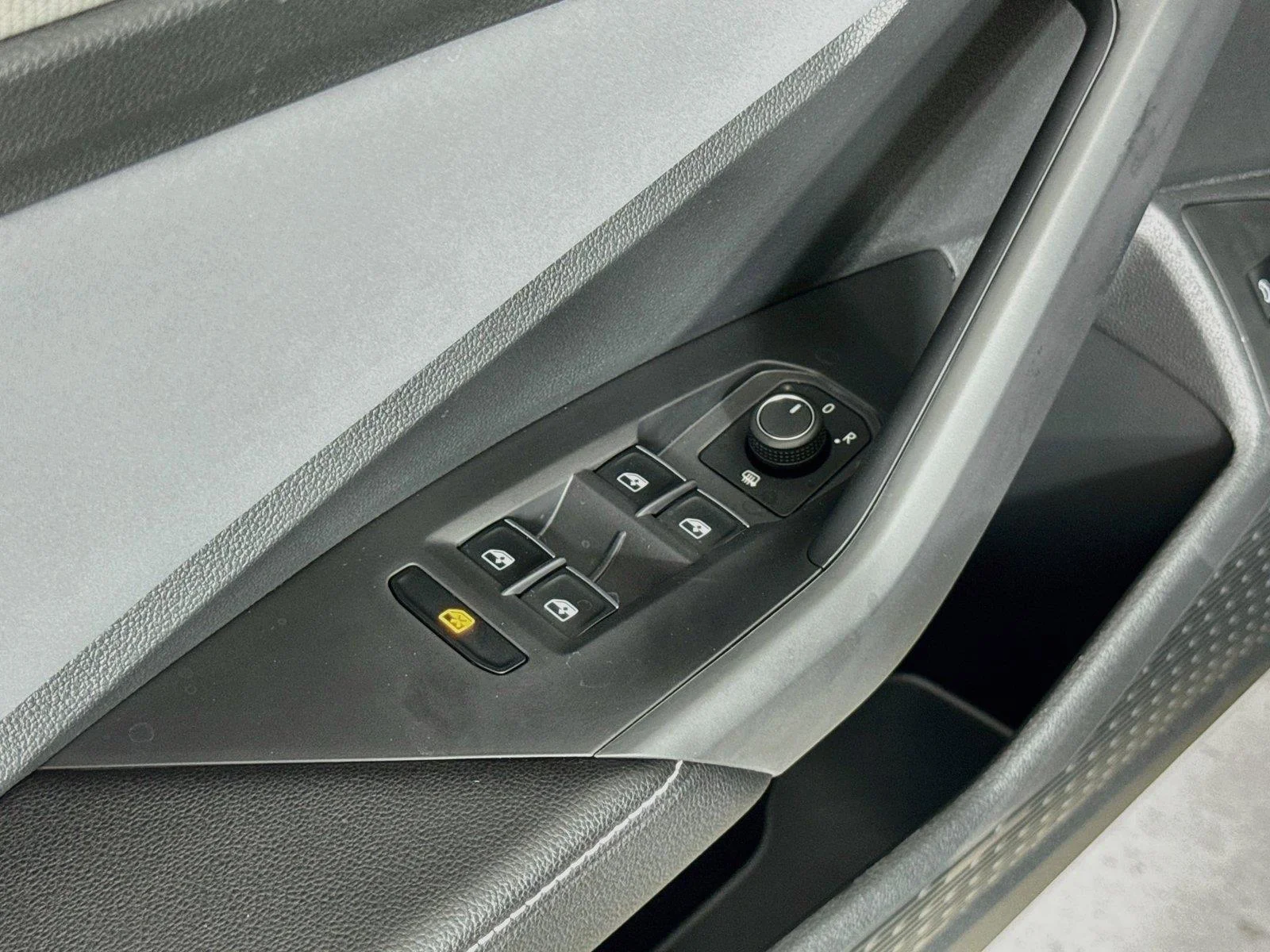 New 2027  Volkswagen SE image 17