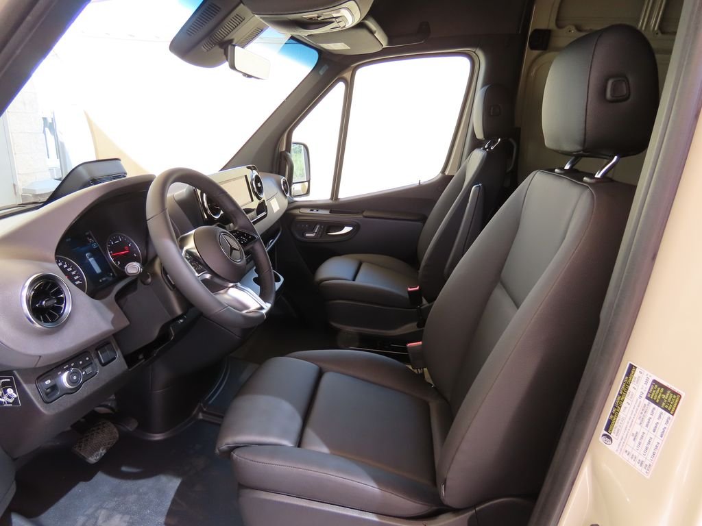 New 2026  Mercedes-Benz Cargo 144 WB image 21