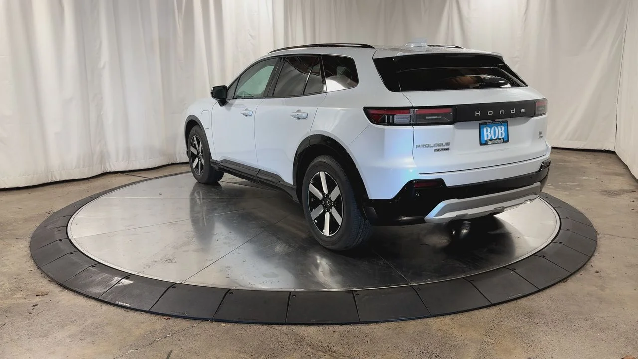 New 2026 Frostline White Pearl Honda Touring image 7