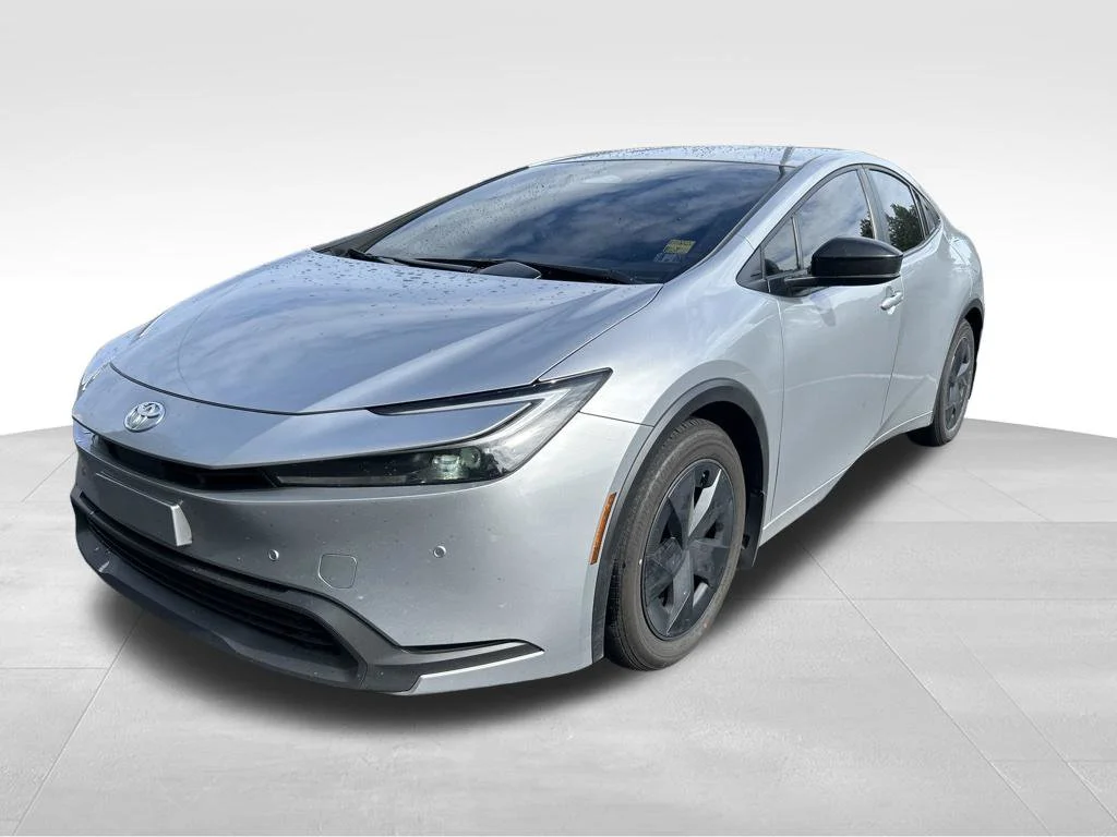 Certified Used 2024  Toyota LE image 1