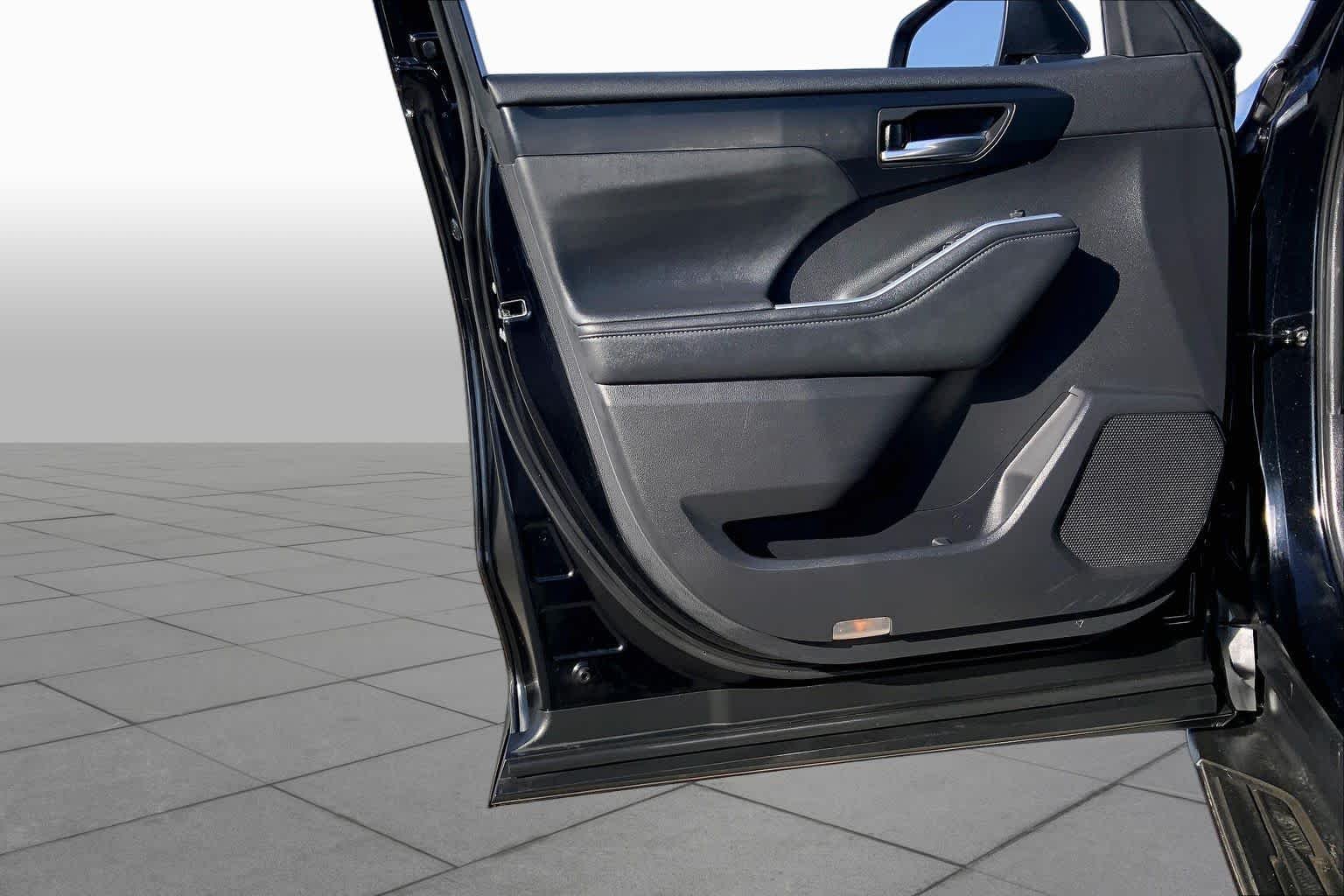 Used 2021 Midnight Black Metallic Toyota XLE image 21