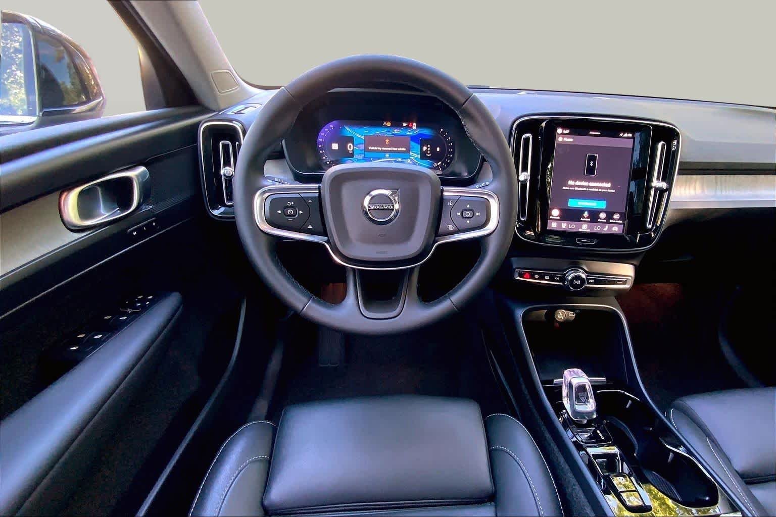 Used 2024 Onyx Black Metallic Volvo Plus Bright Theme image 5