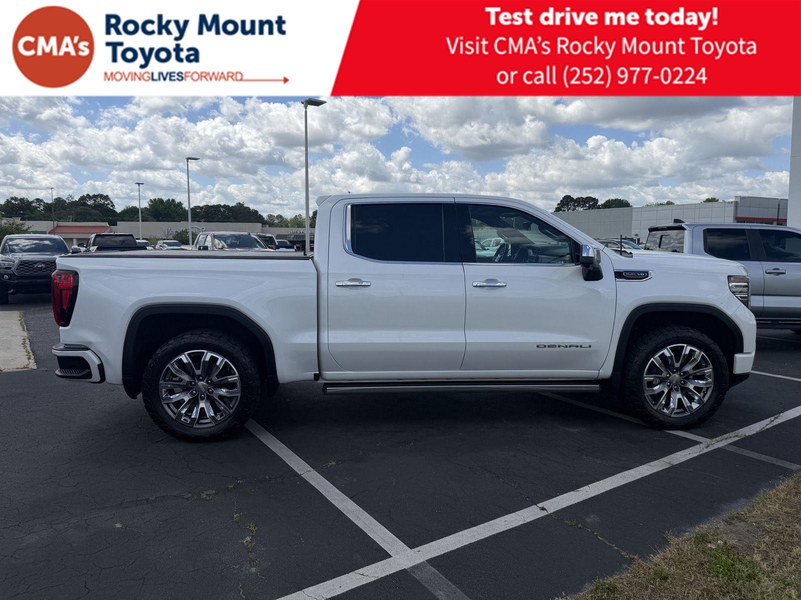 Used 2023 White Frost Tricoat GMC Denali image 8