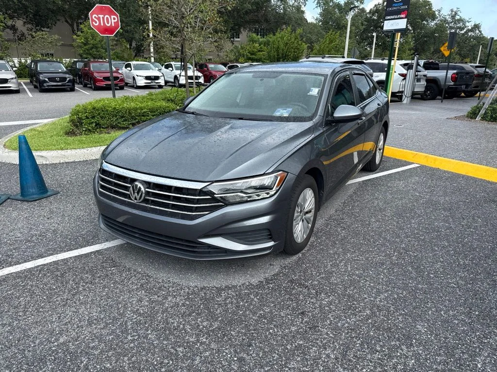 Used 2019 Platinum Gray Metallic Volkswagen 1.4T S image 17