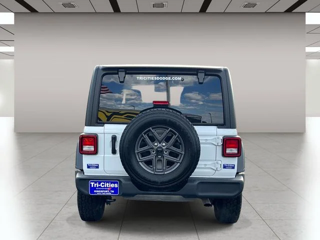 Used 2025 White Jeep Sport S image 4