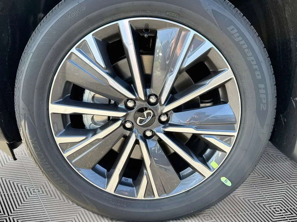 New 2027 MINERAL BLACK INFINITI Luxe FWD image 34