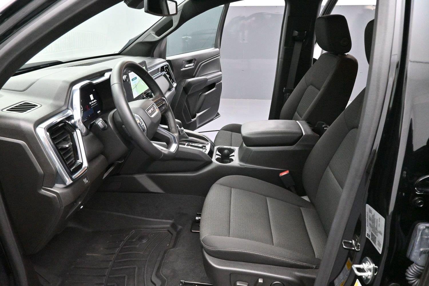 Used 2025 Onyx Black GMC Elevation image 12
